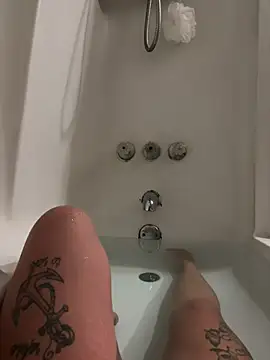 brittney099 online show from 07-18-26, 04:43
