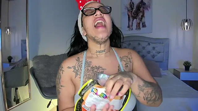 ayshel   online show from 10-23-25, 04:22