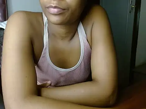 Snapshot of savage_laura chatting on 05-10-26, 08:44 savage laura online show from 05-10-26, 08:44