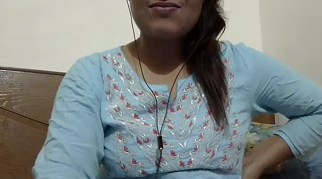 Snapshot of shekira99 chatting on 03-17-25, 02:34 shekira99 online show from 03-17-25, 02:34