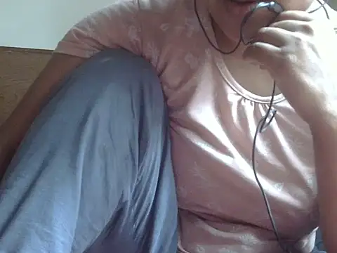 Snapshot of shekira99 chatting on 05-22-26, 04:32 shekira99 online show from 05-22-26, 04:32
