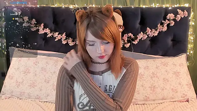 Snapshot of AliceLanley chatting on 07-01-26, 12:27 AliceLanley online show from 07-01-26, 12:27