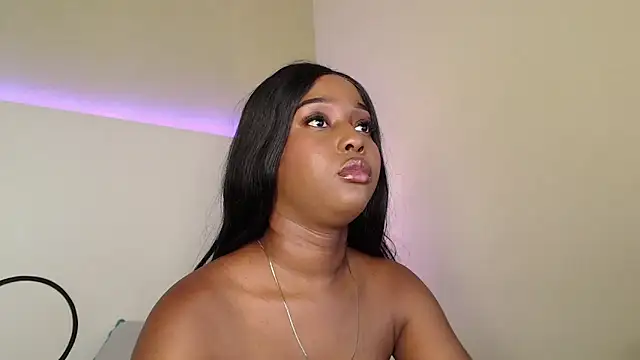 Snapshot of MichaelaCox chatting on 09-17-25, 07:38 MichaelaCox online show from 09-17-25, 07:38