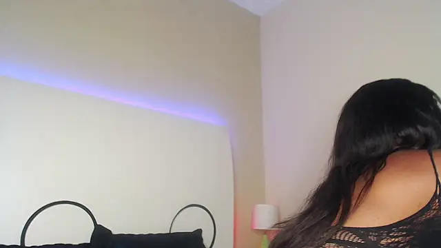 MichaelaCox online show from 05-08-26, 04:44