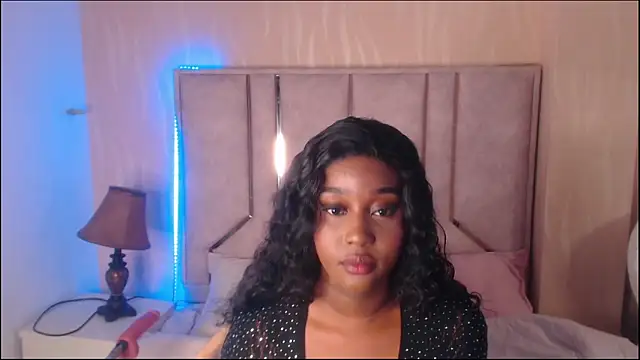 Snapshot of MichaelaCox chatting on 10-20-25, 07:36 MichaelaCox online show from 10-20-25, 07:36