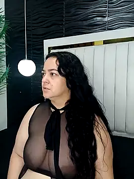 lucia vonne  online show from 02-12-25, 11:40