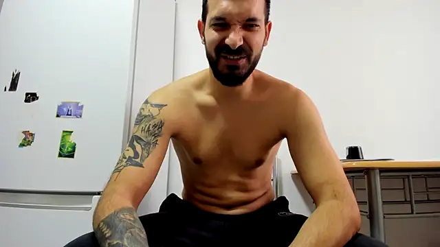 Snapshot of Alphamale91 chatting on 03-03-26, 05:58 Alphamale91 online show from 03-03-26, 05:58