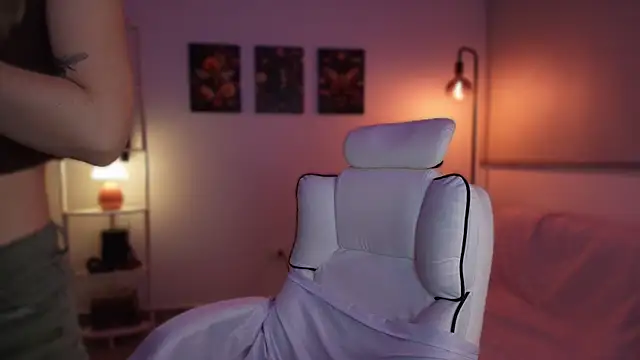 Dakotaa  online show from 11-14-25, 04:49