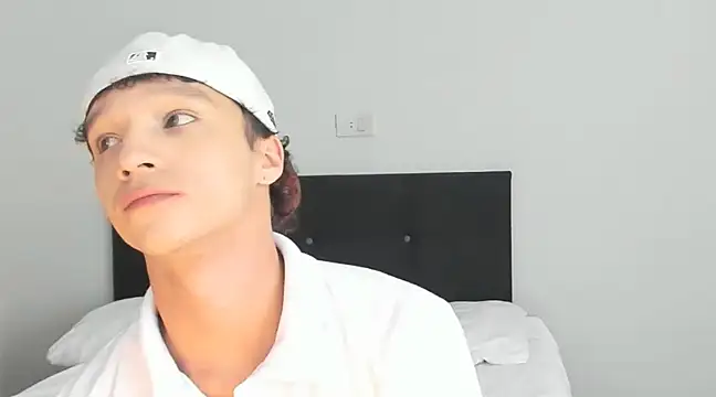 Snapshot of angelcortes chatting on 02-28-25, 05:15 angelcortes online show from 02-28-25, 05:15