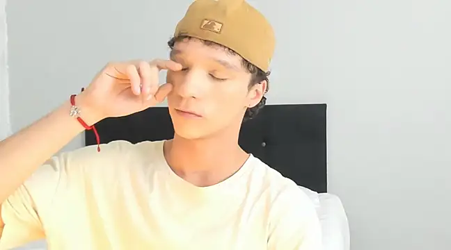 Snapshot of angelcortes chatting on 02-25-25, 05:08 angelcortes online show from 02-25-25, 05:08