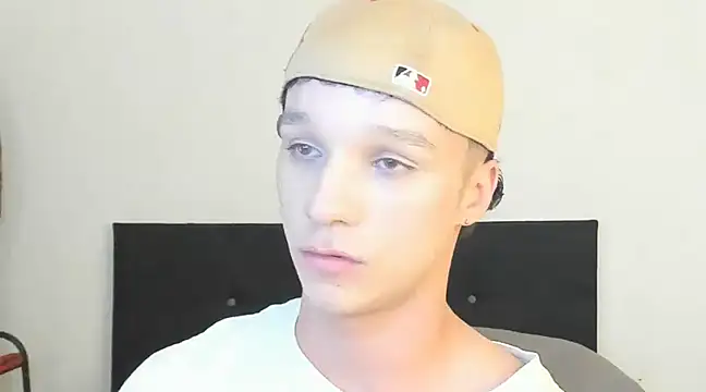 Snapshot of angelcortes chatting on 12-18-24, 10:46 angelcortes online show from 12-18-24, 10:46