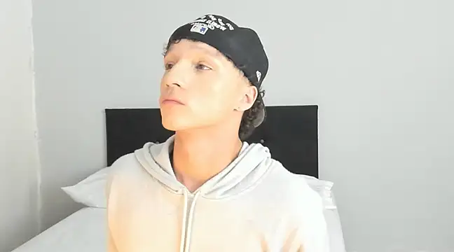 Snapshot of angelcortes chatting on 03-04-25, 11:22 angelcortes online show from 03-04-25, 11:22