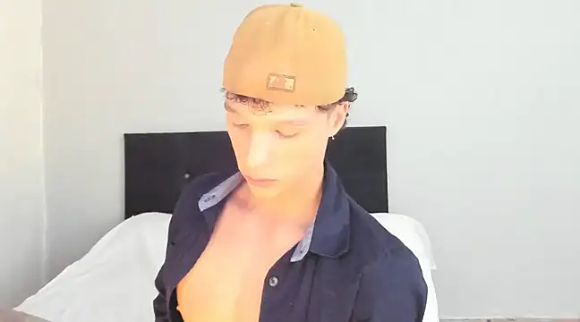 Snapshot of angelcortes chatting on 03-11-25, 01:37 angelcortes online show from 03-11-25, 01:37