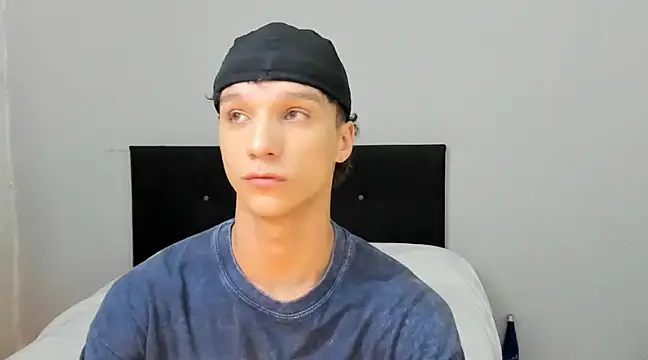 Snapshot of angelcortes chatting on 03-21-25, 11:55 angelcortes online show from 03-21-25, 11:55