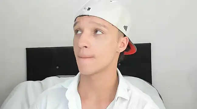 Snapshot of angelcortes chatting on 12-24-24, 02:01 angelcortes online show from 12-24-24, 02:01