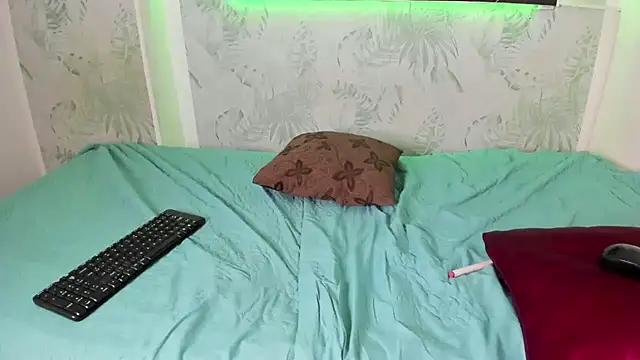 yungelitamor  online show from 03-23-25, 07:42
