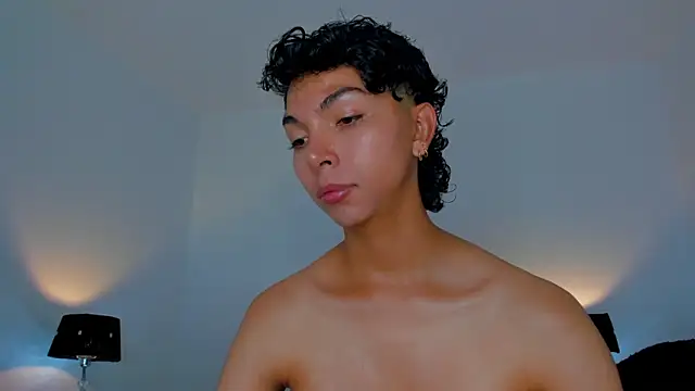 xhenisa  online show from 11-11-25, 06:36