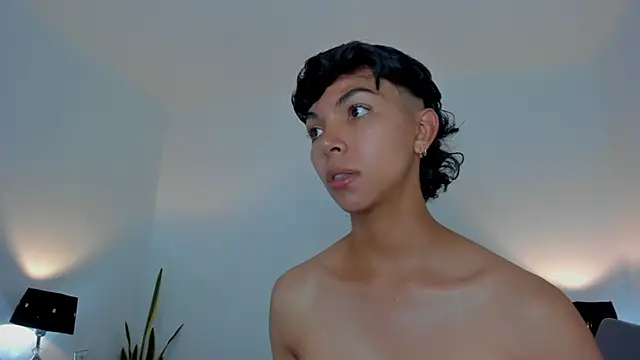 Snapshot of xhenisa_ chatting on 03-02-26, 06:15 xhenisa online show from 03-02-26, 06:15