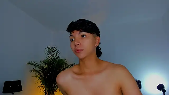 xhenisa  online show from 09-25-25, 06:36