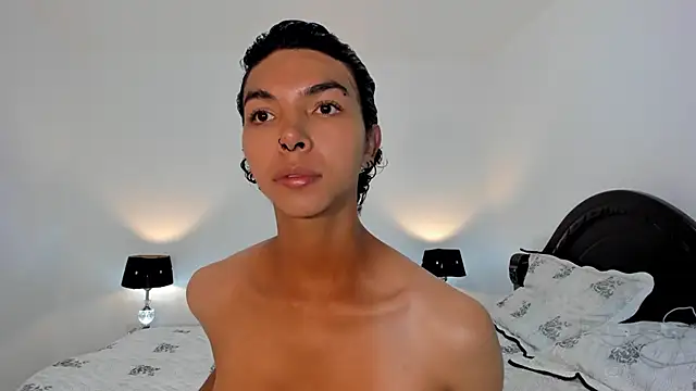 xhenisa  online show from 01-12-25, 06:38