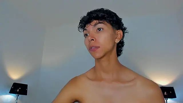 Snapshot of xhenisa_ chatting on 07-14-26, 02:38 xhenisa online show from 07-14-26, 02:38