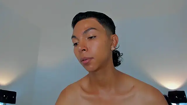 Snapshot of xhenisa_ chatting on 04-29-26, 05:30 xhenisa online show from 04-29-26, 05:30