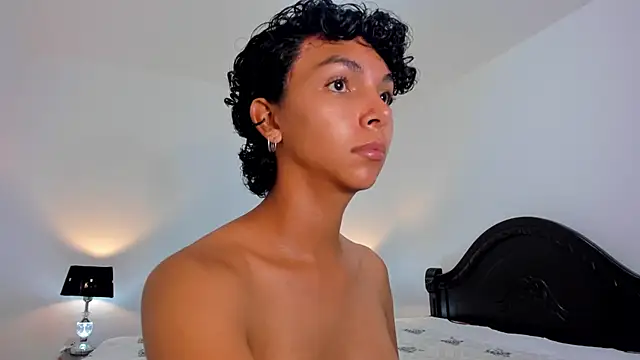 xhenisa  online show from 02-22-25, 09:48