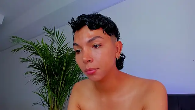 xhenisa  online show from 11-13-25, 06:23