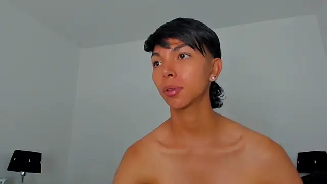 Snapshot of xhenisa_ chatting on 05-12-26, 04:35 xhenisa online show from 05-12-26, 04:35