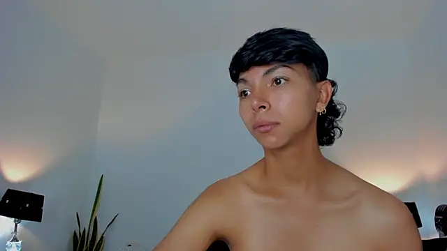 Snapshot of xhenisa_ chatting on 03-04-26, 04:59 xhenisa online show from 03-04-26, 04:59