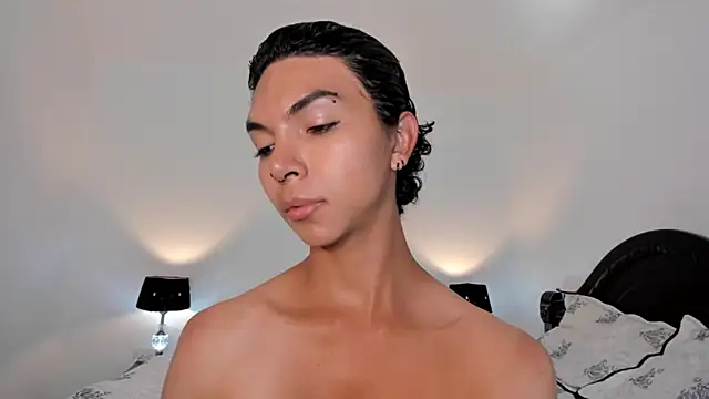 xhenisa  online show from 01-23-25, 08:45