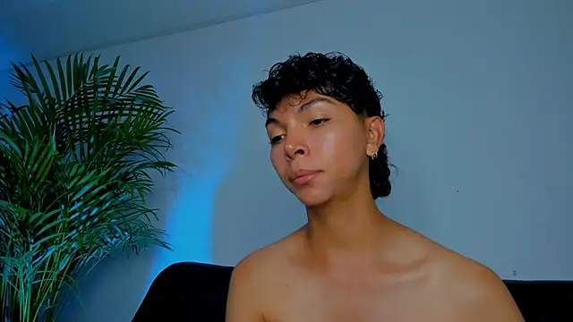 xhenisa  online show from 11-20-25, 12:00