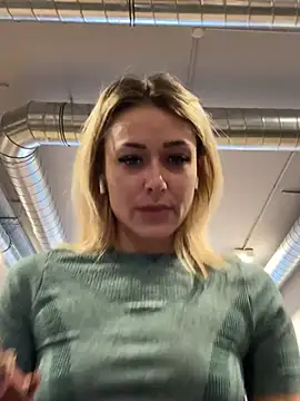 Snapshot of petrouchkaaa_ chatting on 03-18-25, 10:28 petrouchkaaa online show from 03-18-25, 10:28
