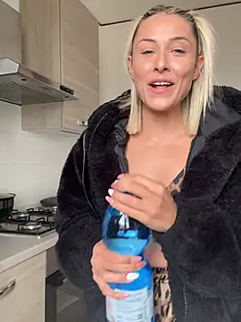 petrouchkaaa  online show from 03-27-26, 11:55