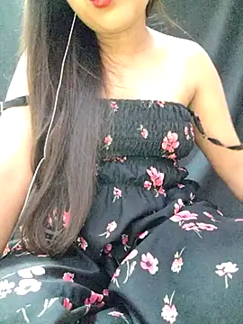 Snapshot of Roshni_98 chatting on 07-17-26, 06:43 Roshni 98 online show from 07-17-26, 06:43