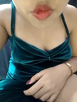 Snapshot of Roshni_98 chatting on 06-14-26, 02:18 Roshni 98 online show from 06-14-26, 02:18