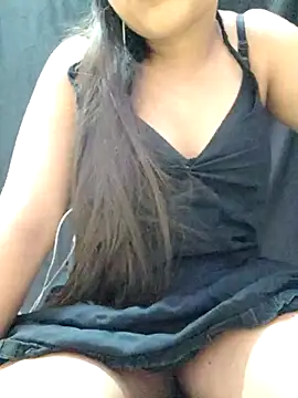 Snapshot of Roshni_98 chatting on 06-18-26, 04:34 Roshni 98 online show from 06-18-26, 04:34