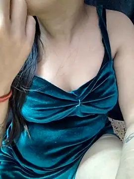 Snapshot of Roshni_98 chatting on 06-12-26, 06:27 Roshni 98 online show from 06-12-26, 06:27