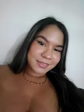 Snapshot of LarissaGaby01 chatting on 03-16-25, 02:21 LarissaGaby01 online show from 03-16-25, 02:21