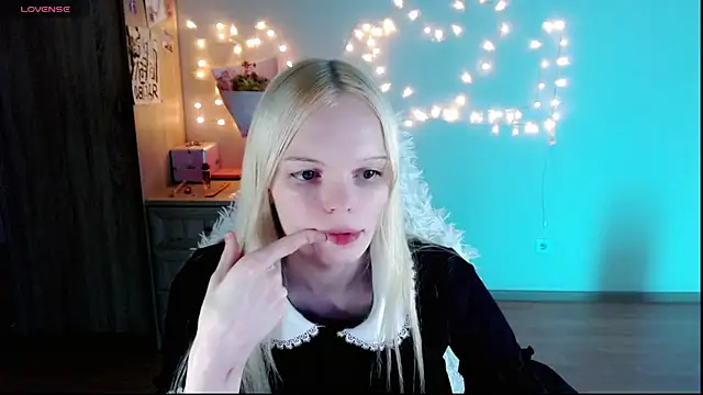 Snapshot of Emily_Nyaffee chatting on 03-03-25, 06:35 Emily Nyaffee online show from 03-03-25, 06:35