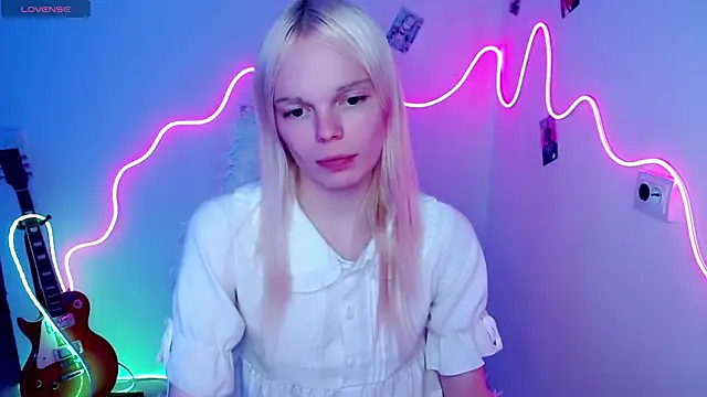 Snapshot of Emily_Nyaffee chatting on 10-24-25, 09:52 Emily Nyaffee online show from 10-24-25, 09:52