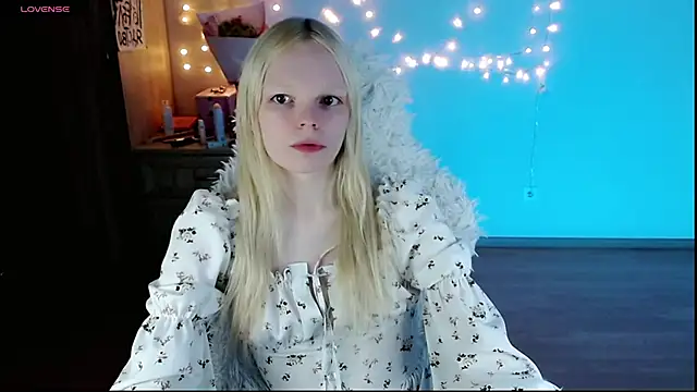 Snapshot of Emily_Nyaffee chatting on 03-19-25, 07:27 Emily Nyaffee online show from 03-19-25, 07:27