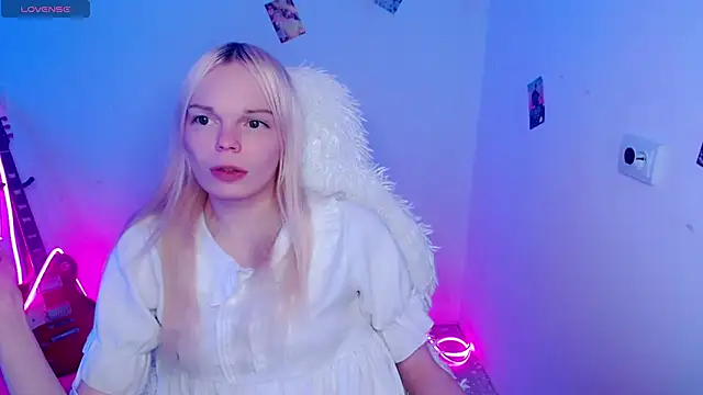 Snapshot of Emily_Nyaffee chatting on 11-22-25, 10:30 Emily Nyaffee online show from 11-22-25, 10:30