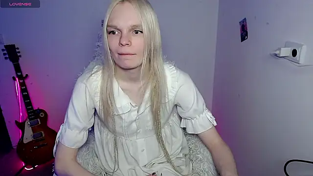 Snapshot of Emily_Nyaffee chatting on 01-14-26, 01:48 Emily Nyaffee online show from 01-14-26, 01:48