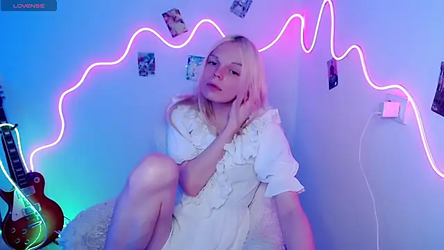 Snapshot of Emily_Nyaffee chatting on 10-29-25, 07:46 Emily Nyaffee online show from 10-29-25, 07:46