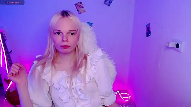 Snapshot of Emily_Nyaffee chatting on 12-02-25, 12:11 Emily Nyaffee online show from 12-02-25, 12:11