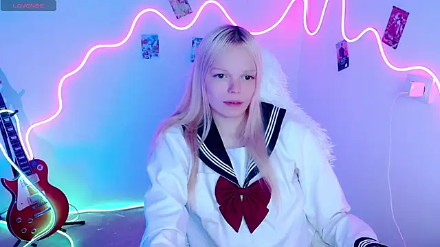 Snapshot of Emily_Nyaffee chatting on 09-29-25, 02:34 Emily Nyaffee online show from 09-29-25, 02:34