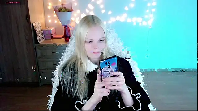 Snapshot of Emily_Nyaffee chatting on 03-02-25, 11:50 Emily Nyaffee online show from 03-02-25, 11:50