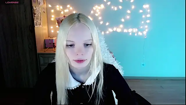 Snapshot of Emily_Nyaffee chatting on 03-04-25, 11:22 Emily Nyaffee online show from 03-04-25, 11:22