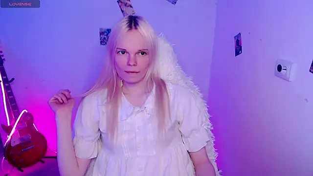 Snapshot of Emily_Nyaffee chatting on 11-26-25, 09:48 Emily Nyaffee online show from 11-26-25, 09:48